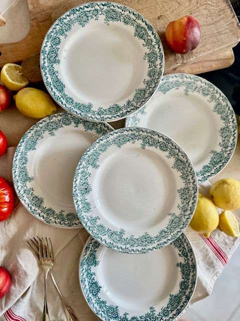 Ensemble de 5 assiettes plates en terre de fer De Raymonde à Zoé