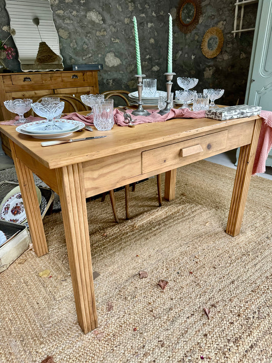 Table En Bois massif vintage De Raymonde à Zoé