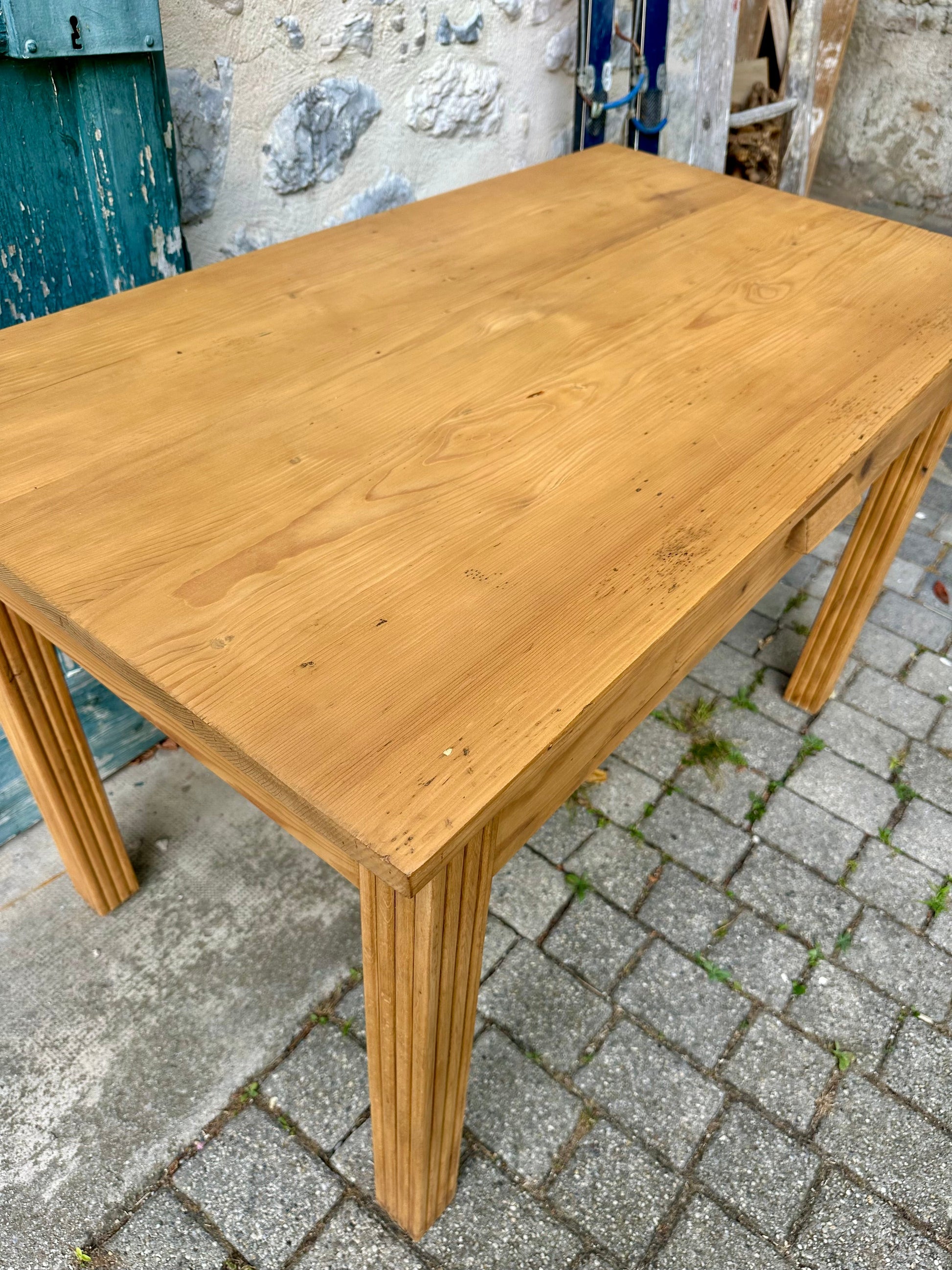 Table En Bois massif vintage De Raymonde à Zoé