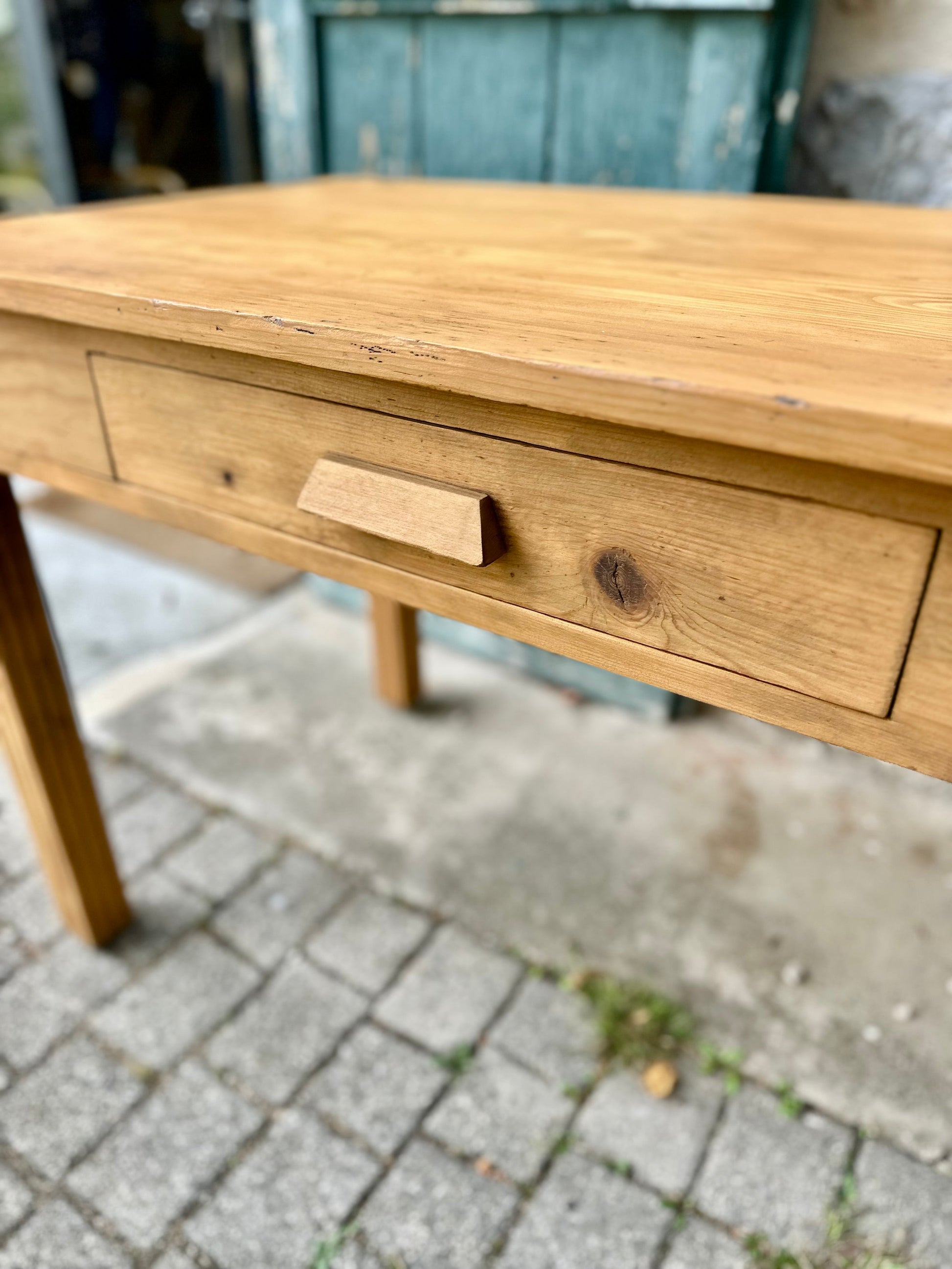 Table En Bois massif vintage De Raymonde à Zoé