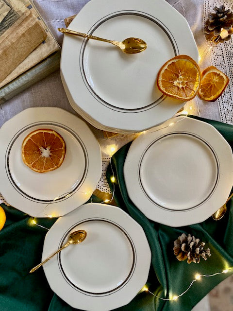 Ensemble de 12 assiettes à dessert en faïence Badonviller De Raymonde à Zoé