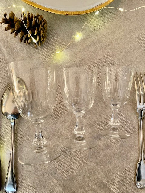 Ensemble de 8 verres à vin en cristal De Raymonde à Zoé