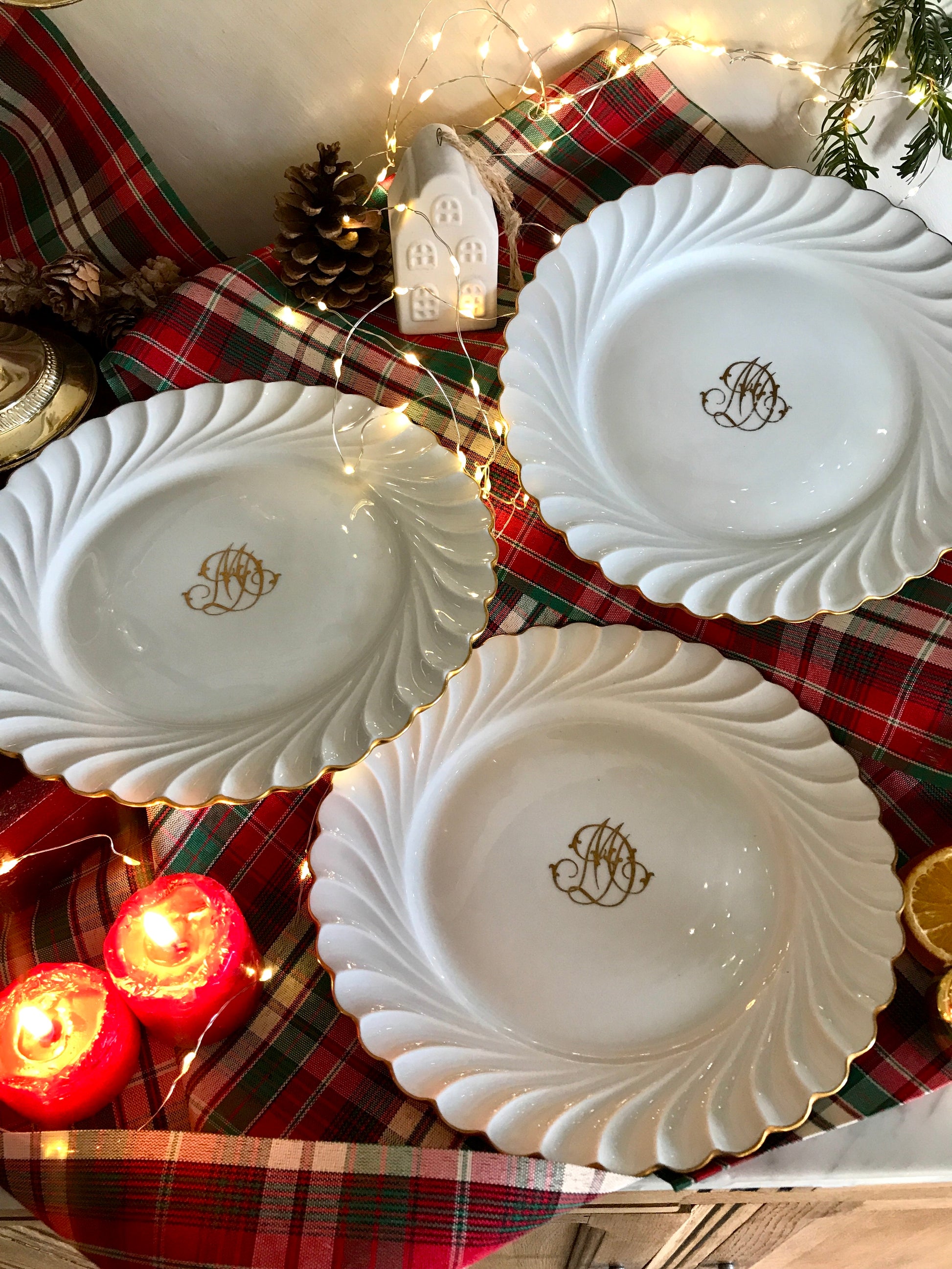 3 assiettes à dessert Haviland porcelaine blanche et dorée De Raymonde à Zoé