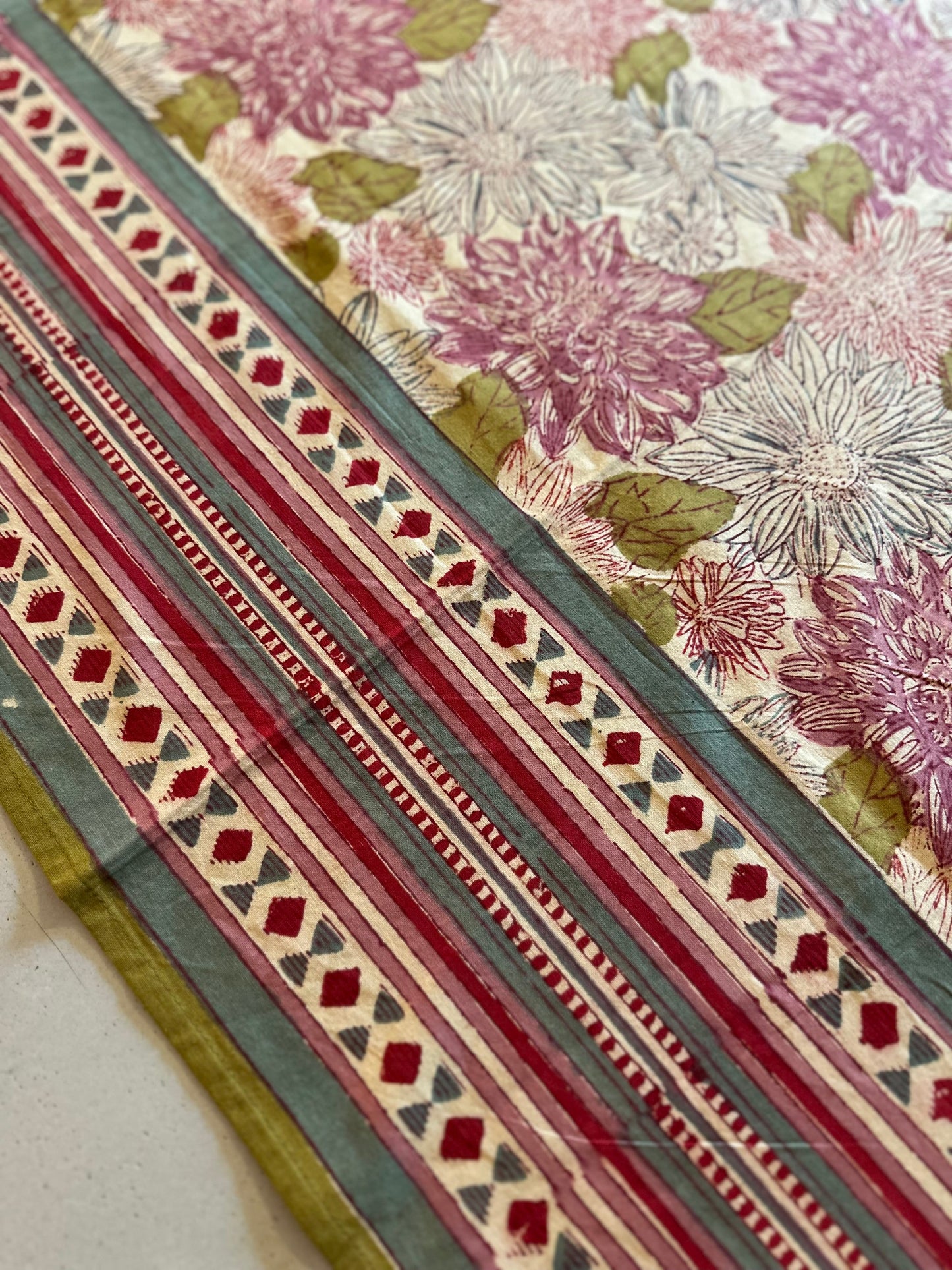 Nappe indienne block print. Modèle "Diwali" kaki 160x230cm De Raymonde à Zoé