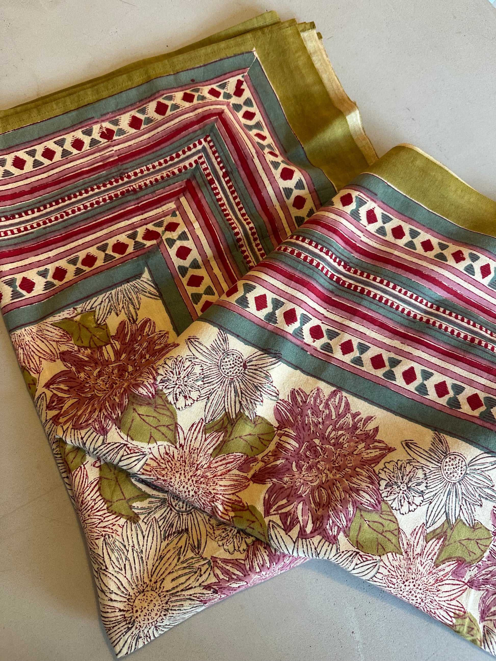Nappe indienne block print. Modèle "Diwali" kaki 160x230cm De Raymonde à Zoé