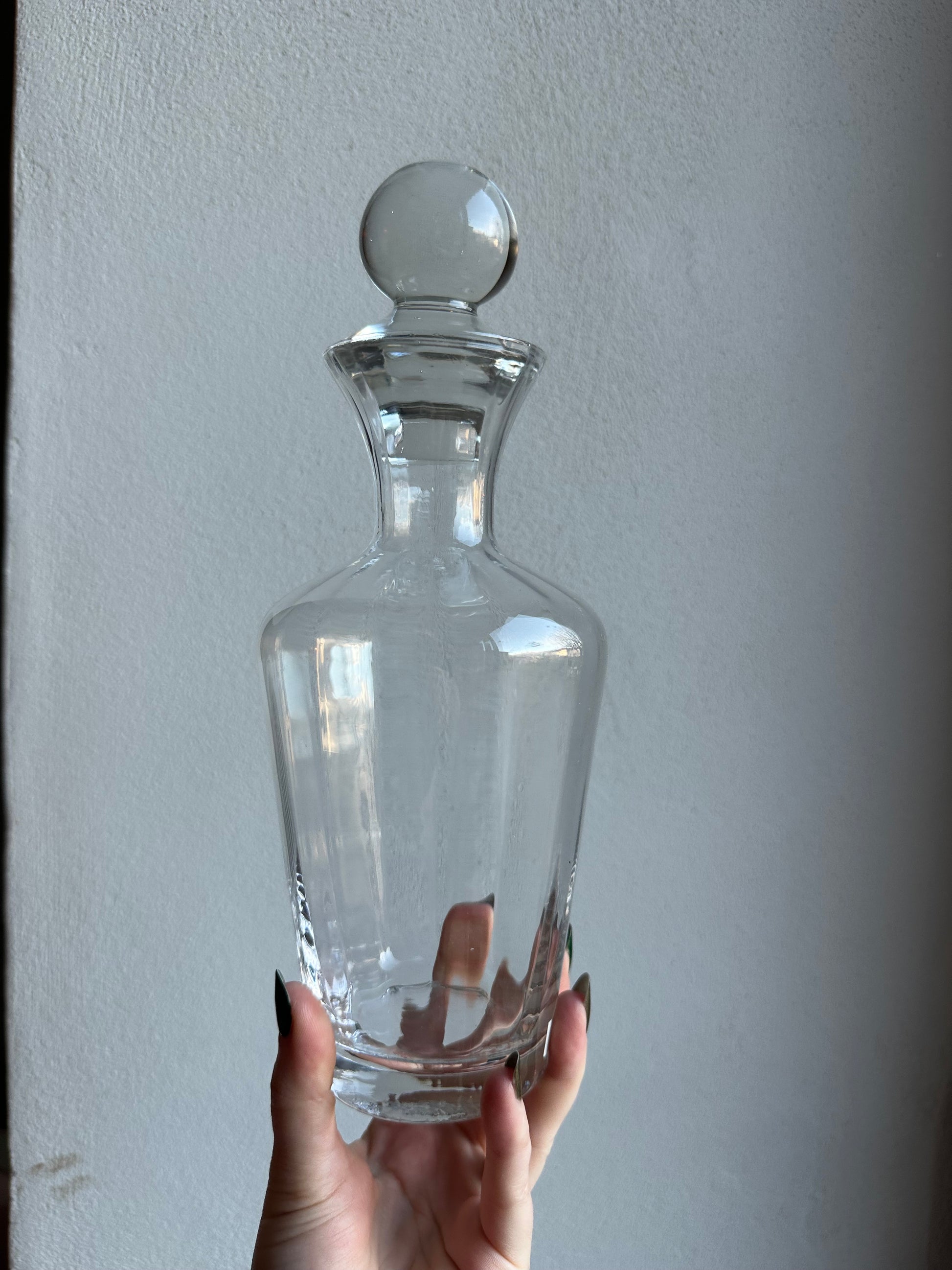 Carafe en verre avec bouchon rond De Raymonde à Zoé