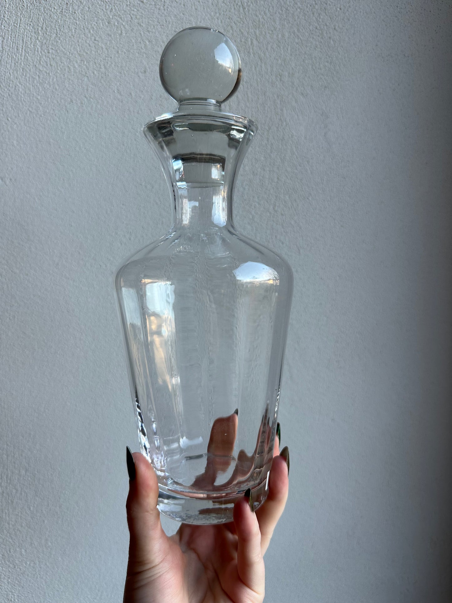 Carafe en verre avec bouchon rond De Raymonde à Zoé