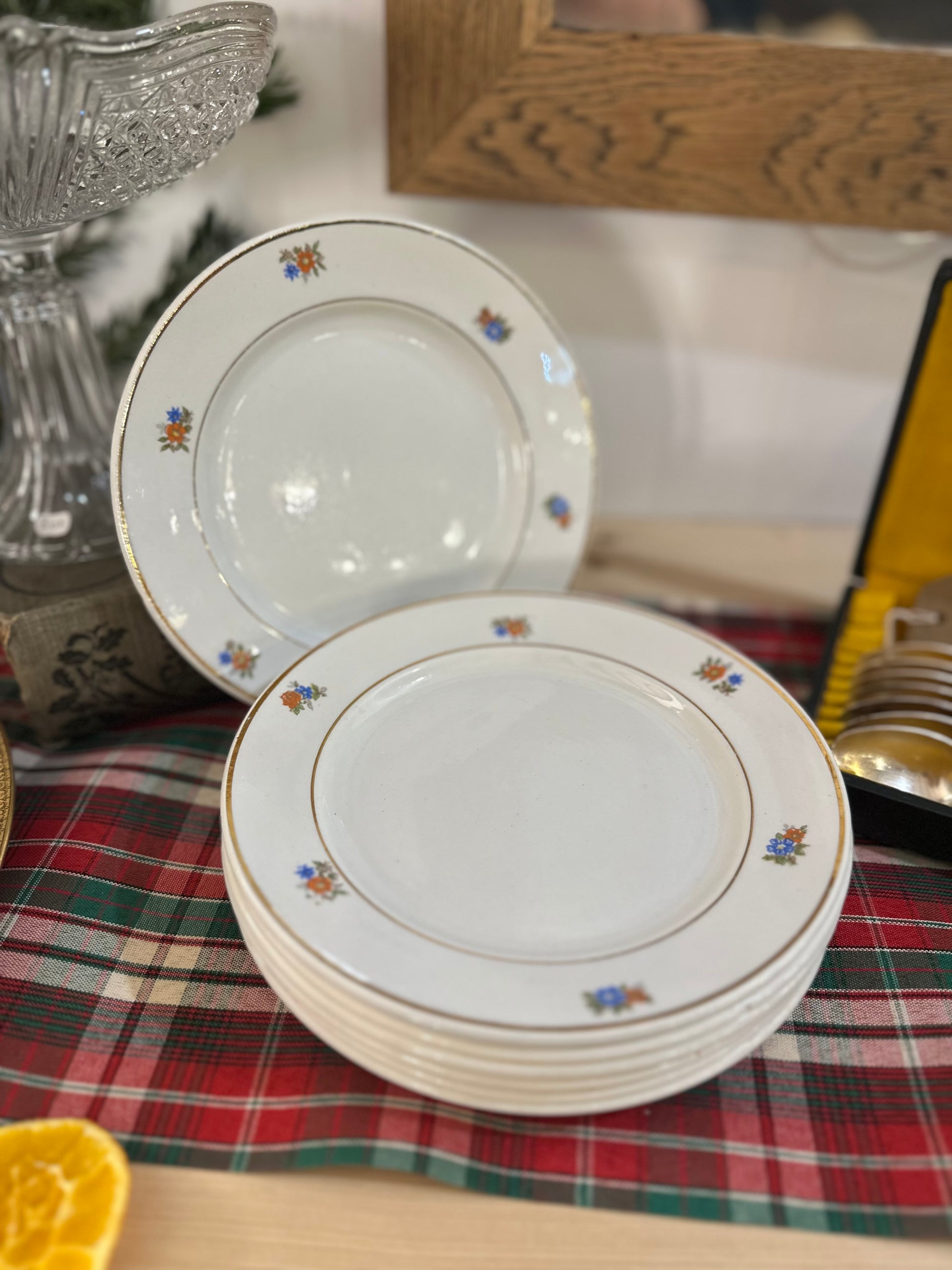8 Assiettes Nina en porcelaine de Winterling - L'atelier Belle Lurette, Rénovation de meubles vintage 8 Assiettes Nina en porcelaine de Winterling - L'atelier Belle Lurette, Rénovation de meubles vintage