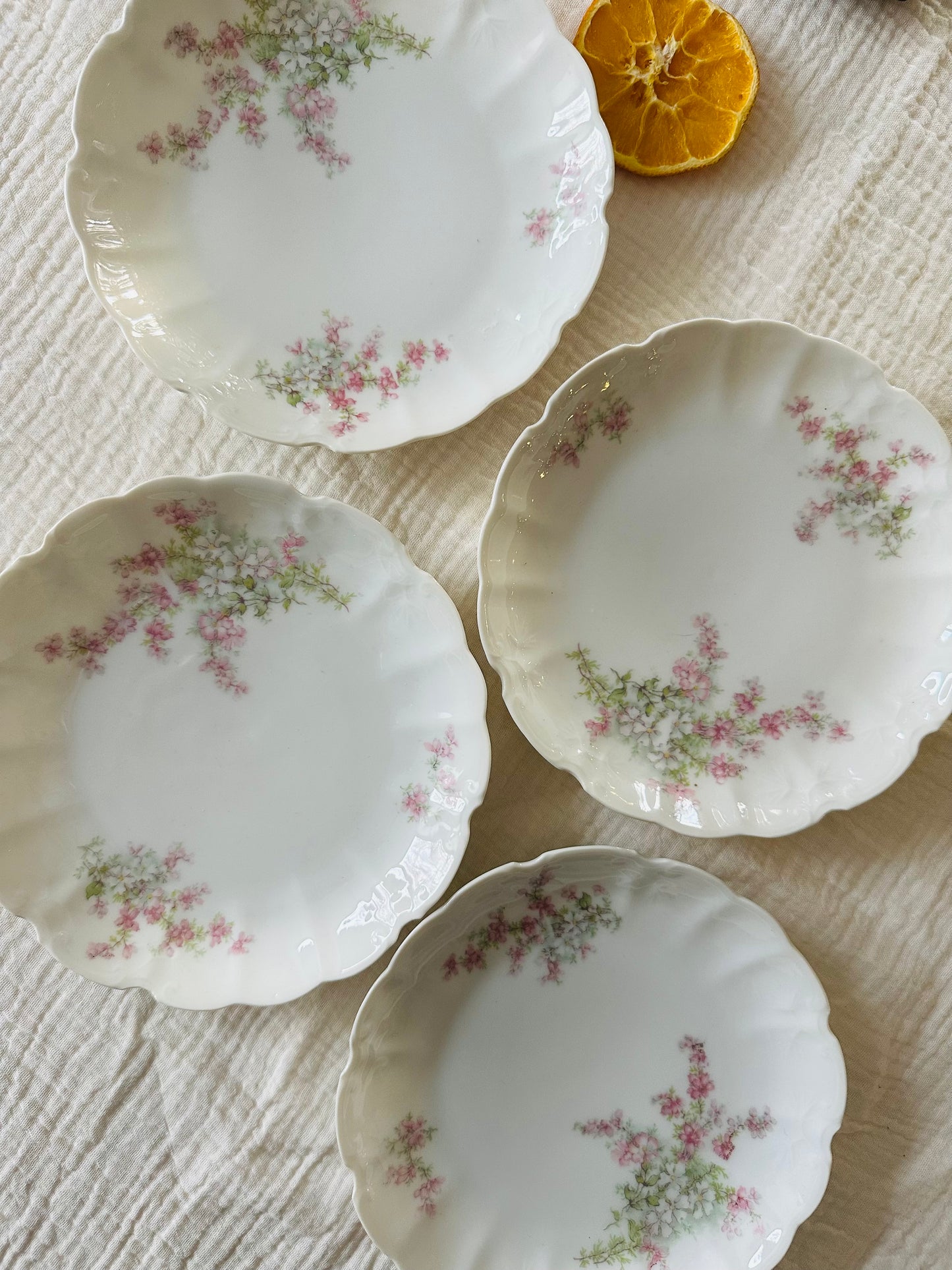 4 assiettes à dessert en porcelaine De Raymonde à Zoé