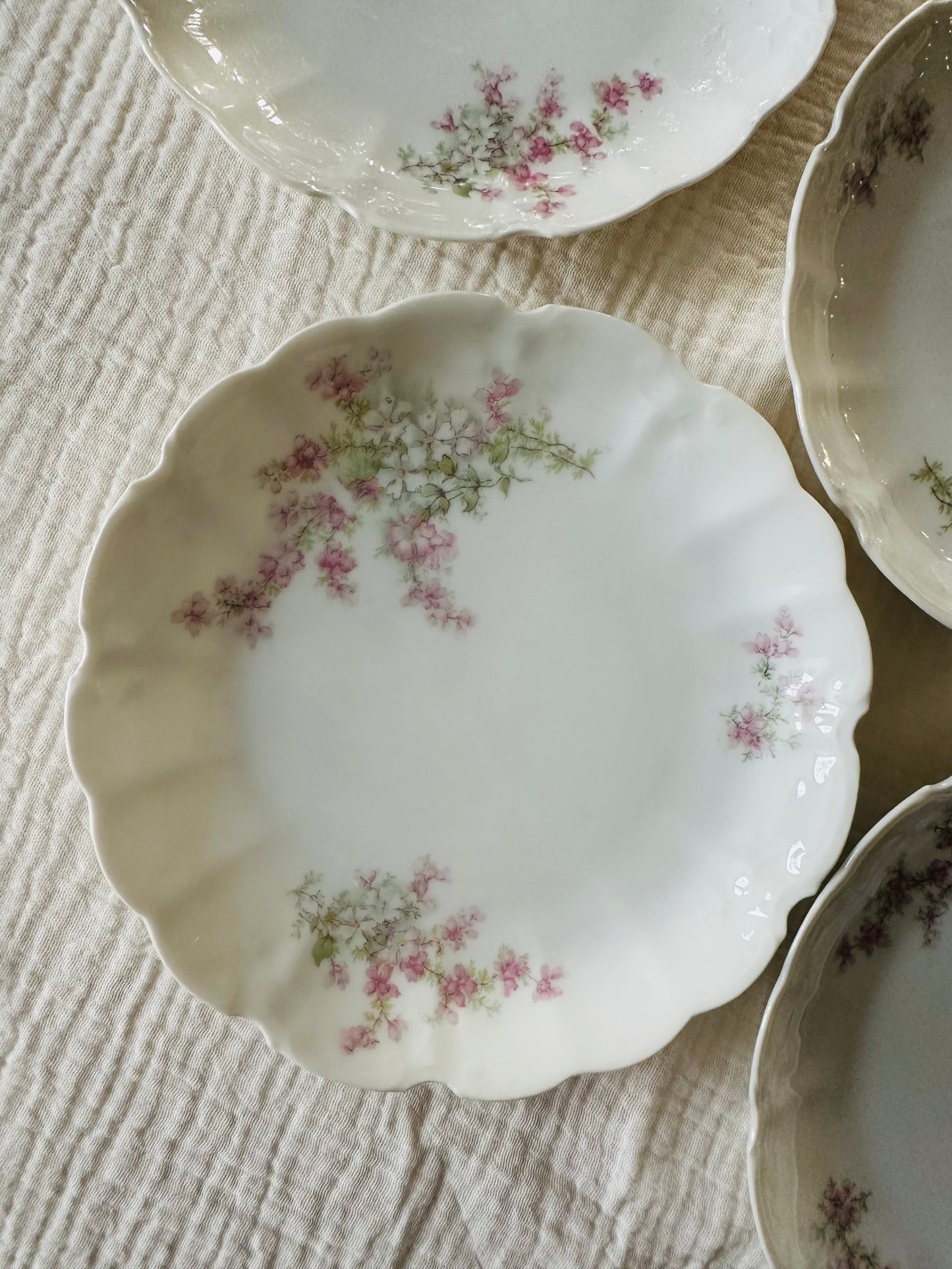 4 assiettes à dessert en porcelaine De Raymonde à Zoé