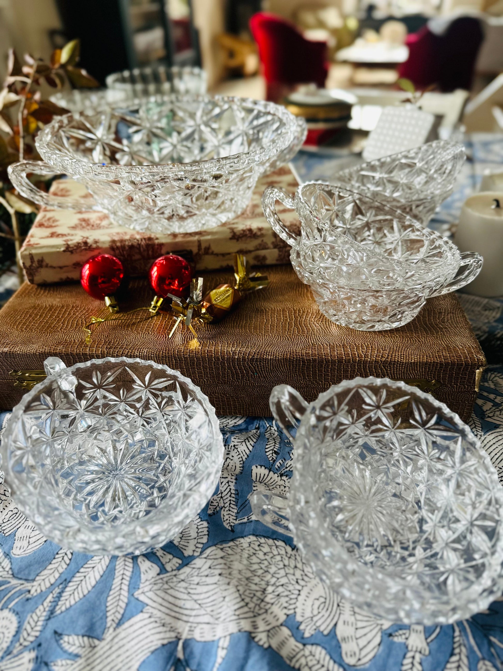 Ensemble grande coupe et 8 petites coupes De Raymonde à Zoé