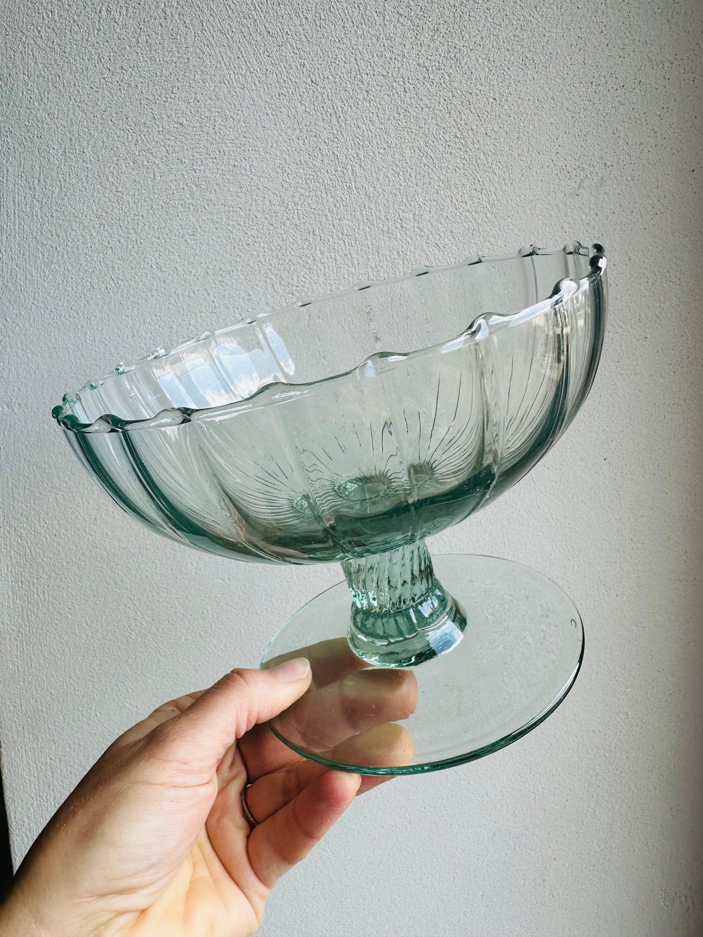 Coupe sur pied en verre verte De Raymonde à Zoé