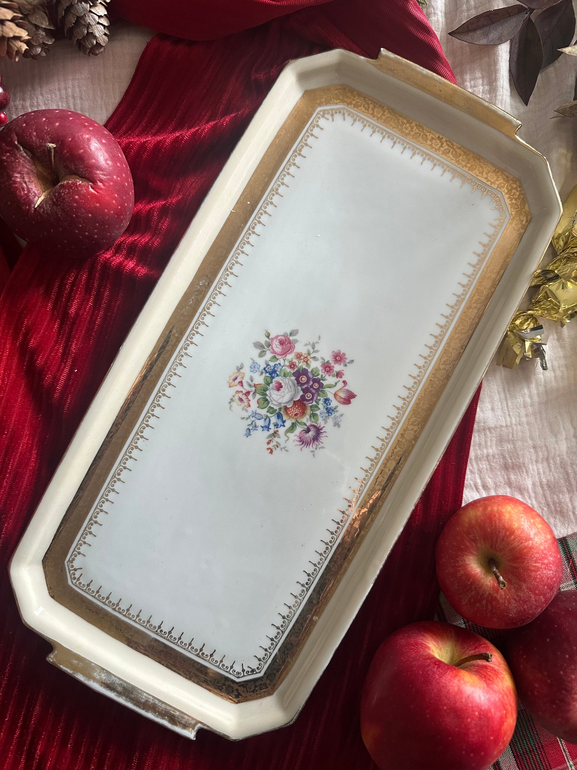 Plat a cake en porcelaine de Limoges De Raymonde à Zoé