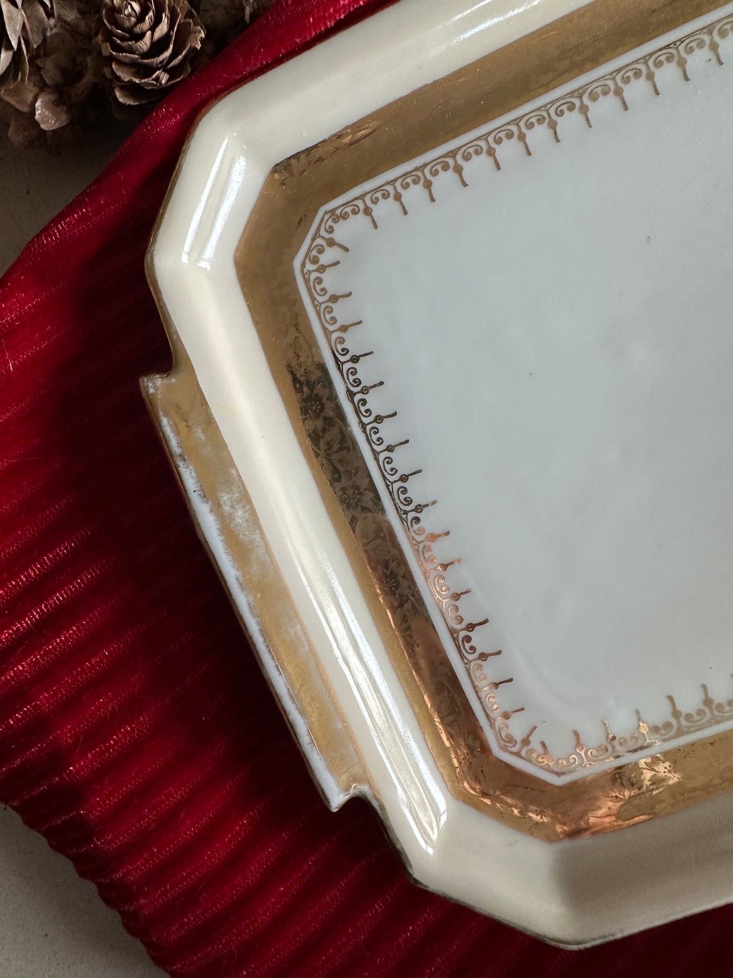 Plat a cake en porcelaine de Limoges De Raymonde à Zoé