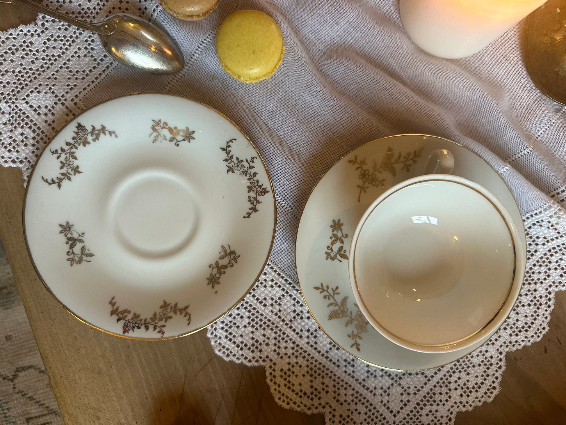 Duo de tasses à thé et leur soucoupe assortie. (Copie) De Raymonde à Zoé