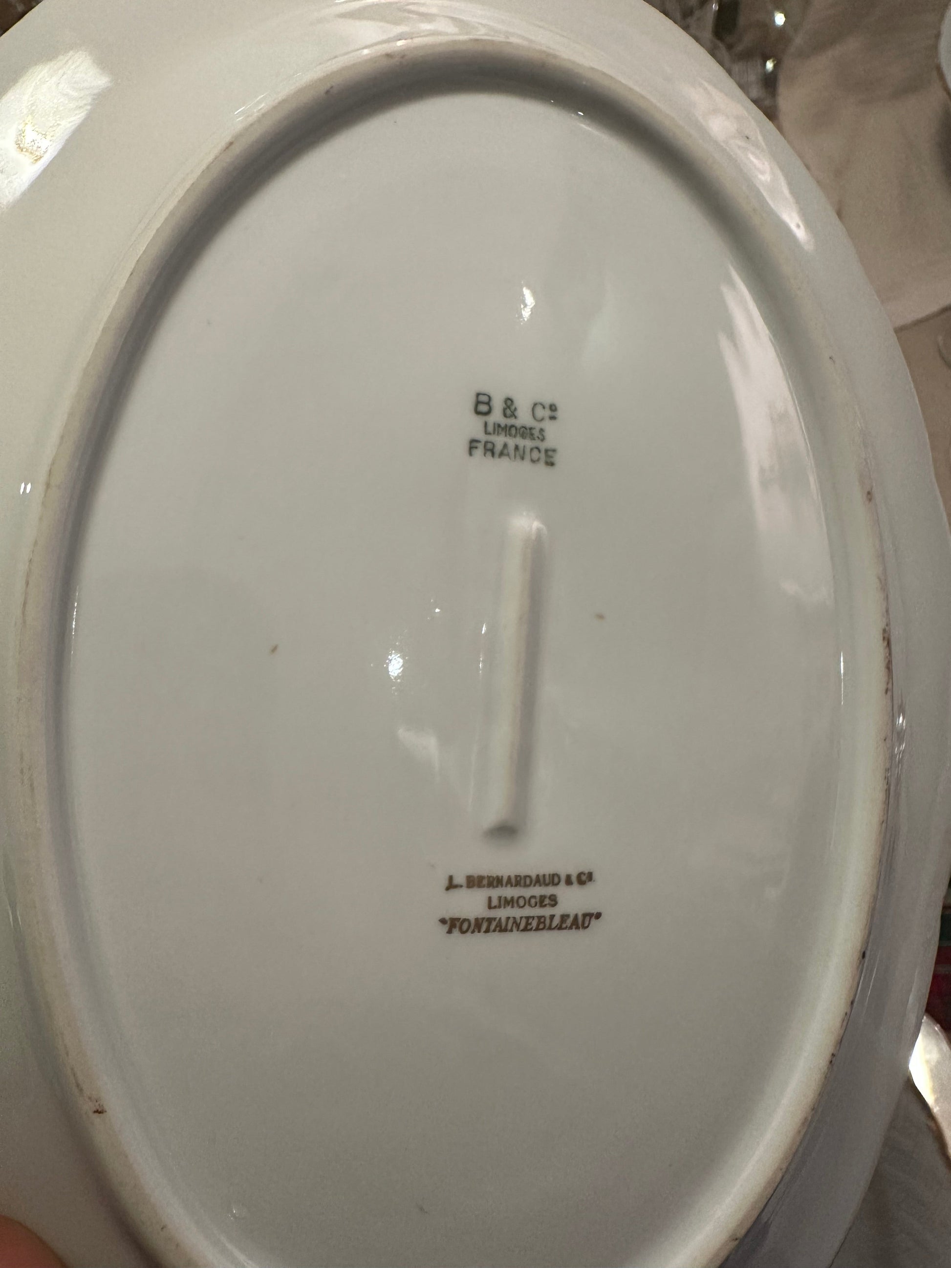 Très grand plat oval en porcelaine et liseré doré Bernardaud (Copie) De Raymonde à Zoé