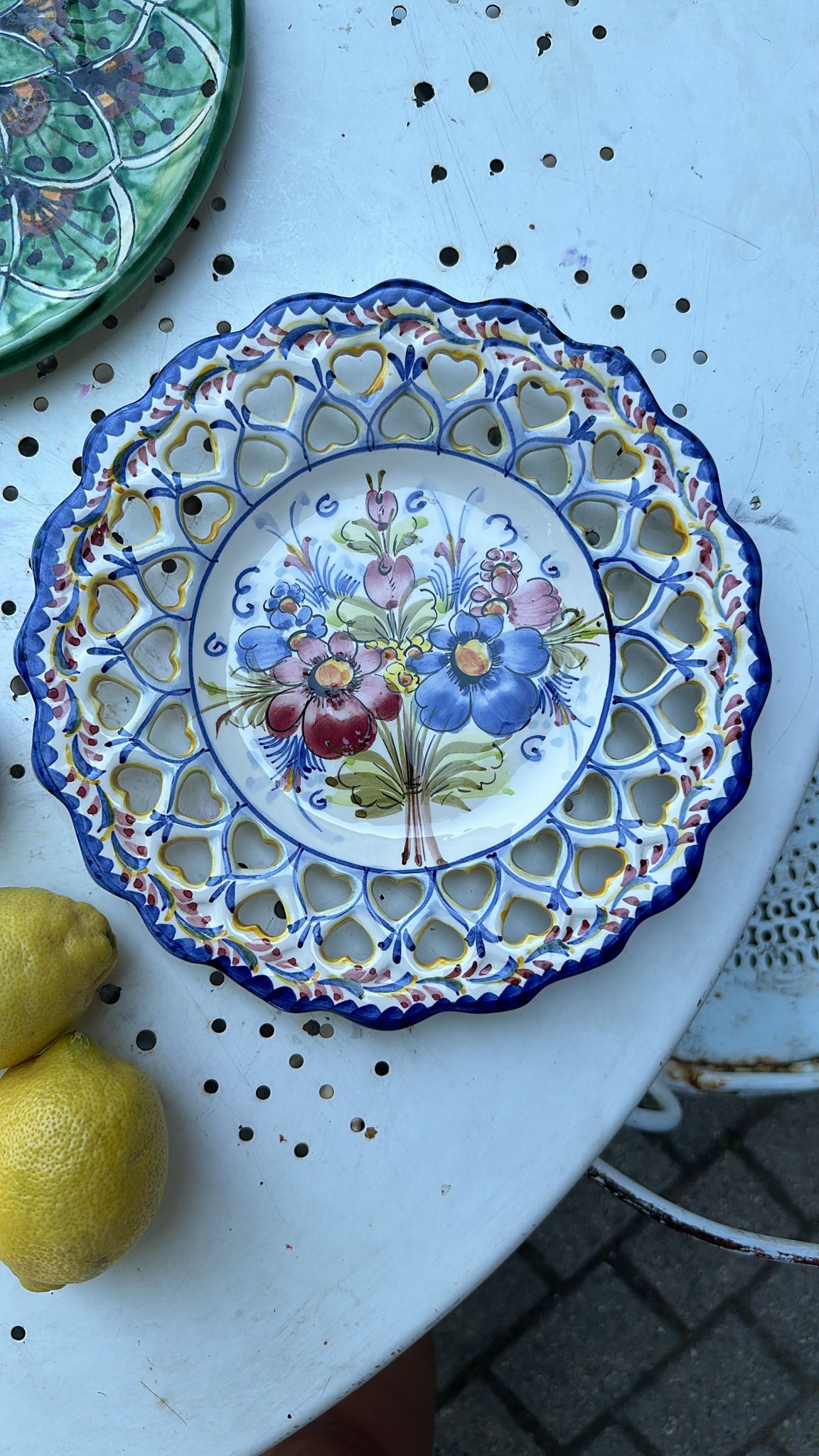 Assiette céramique ajourée peinte à la main De Raymonde à Zoé