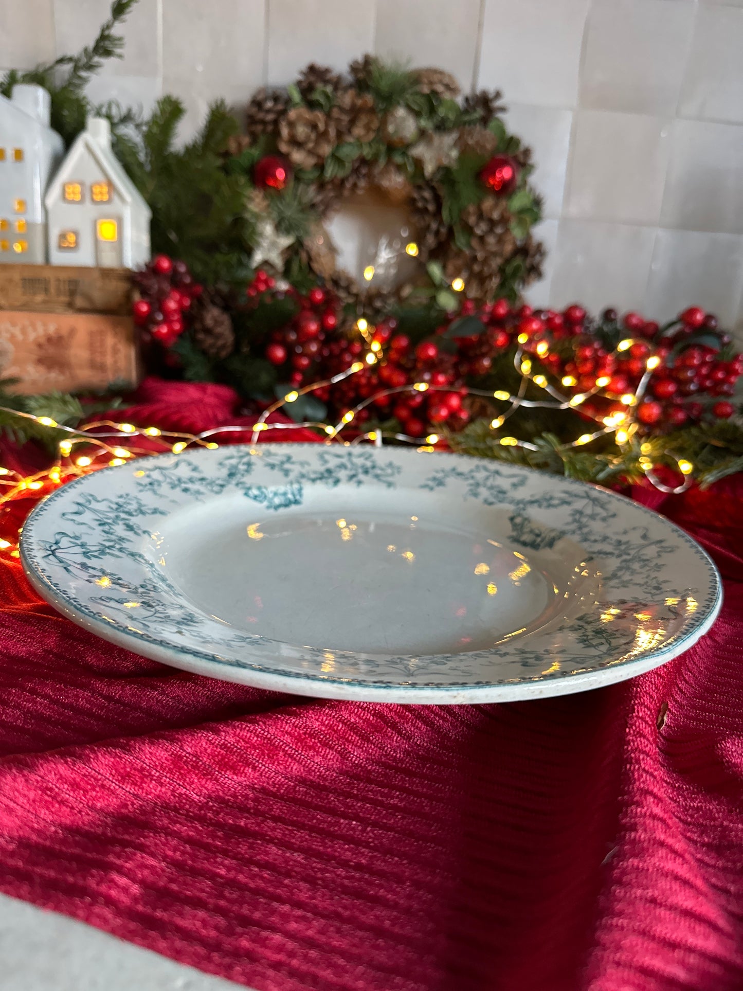 Grande assiette plate en terre de fer De Raymonde à Zoé