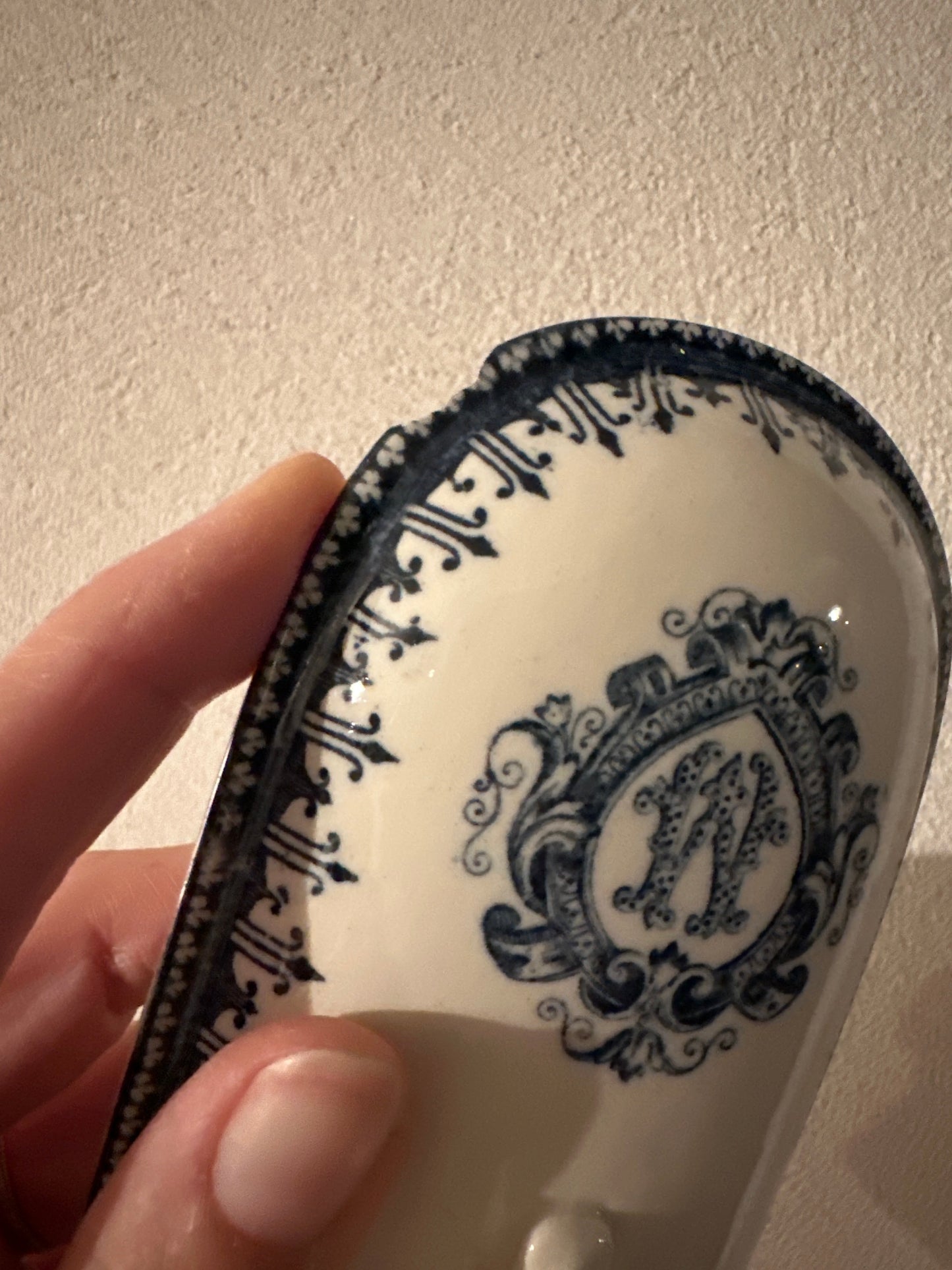 Ensemble de toilettes très ancien terre de fer De Raymonde à Zoé